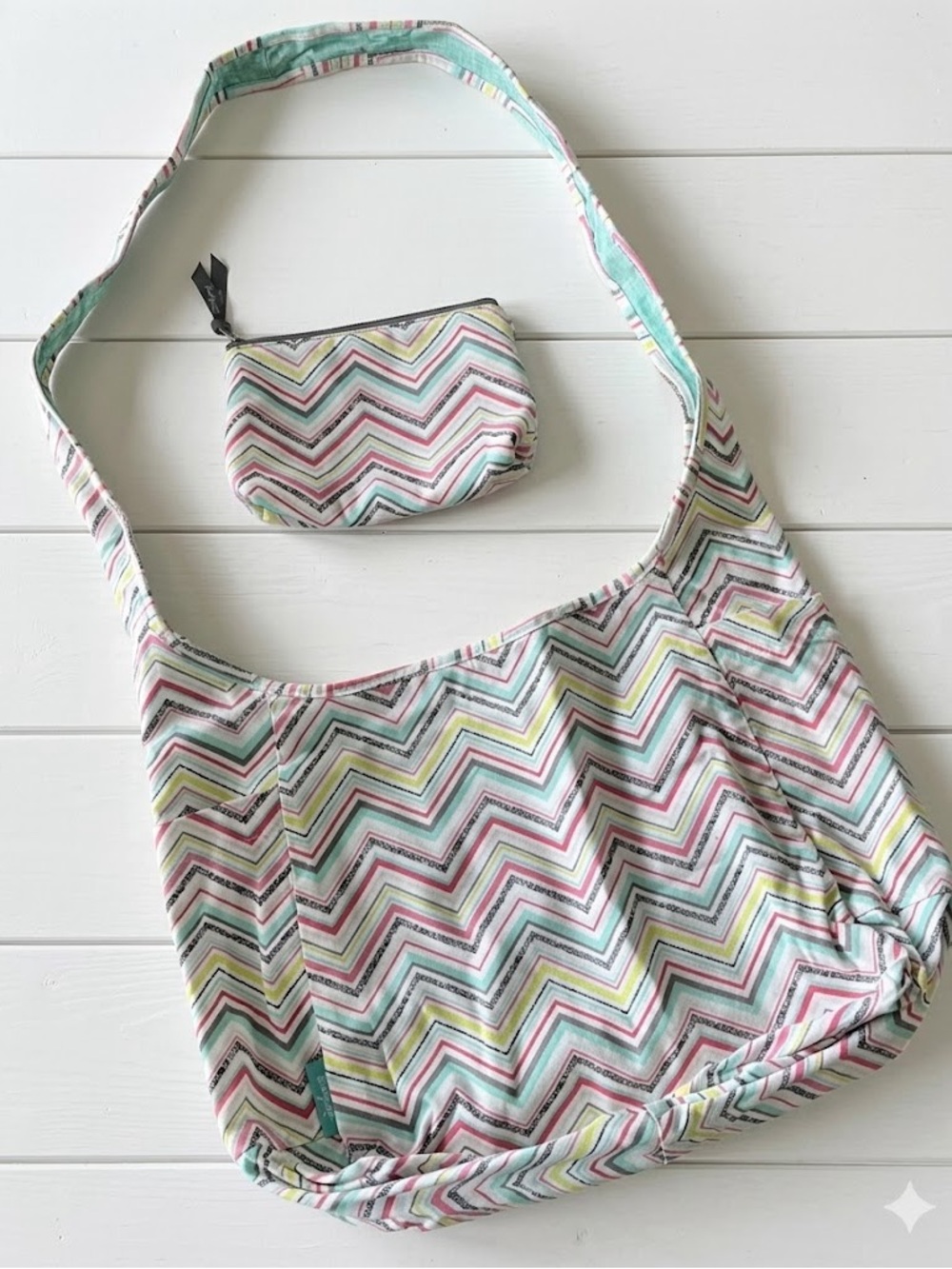 Thirty One Party Punch Chevron Bag Sling Reversible Zipper Retired Inside Out